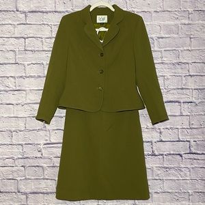 Le Suit Lined Women's Petite Skirt Suit 3 Button Olive Green - Size 8P